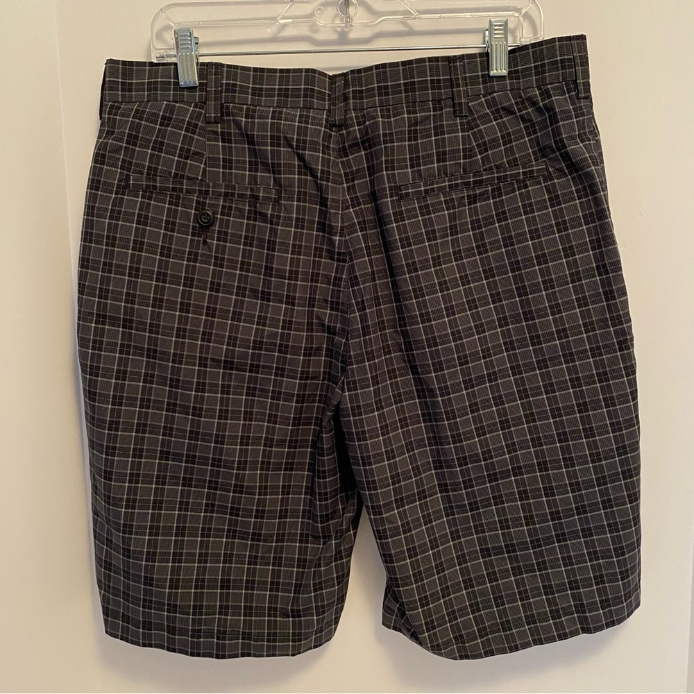 PGA Tour Men's Flat Front Shorts Black & Gray Plaid Size 34 - Picture 2 of 8